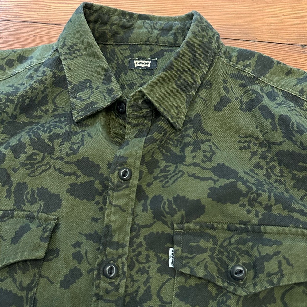 First season Levi’s Skateboarding floral digital camouflage button down medium